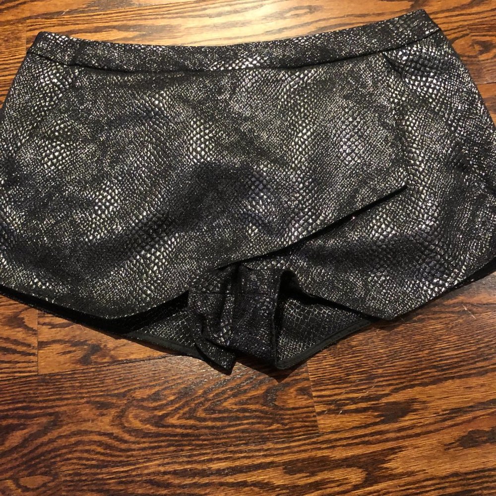 Express Printed Shorts - Picture 3 of 5